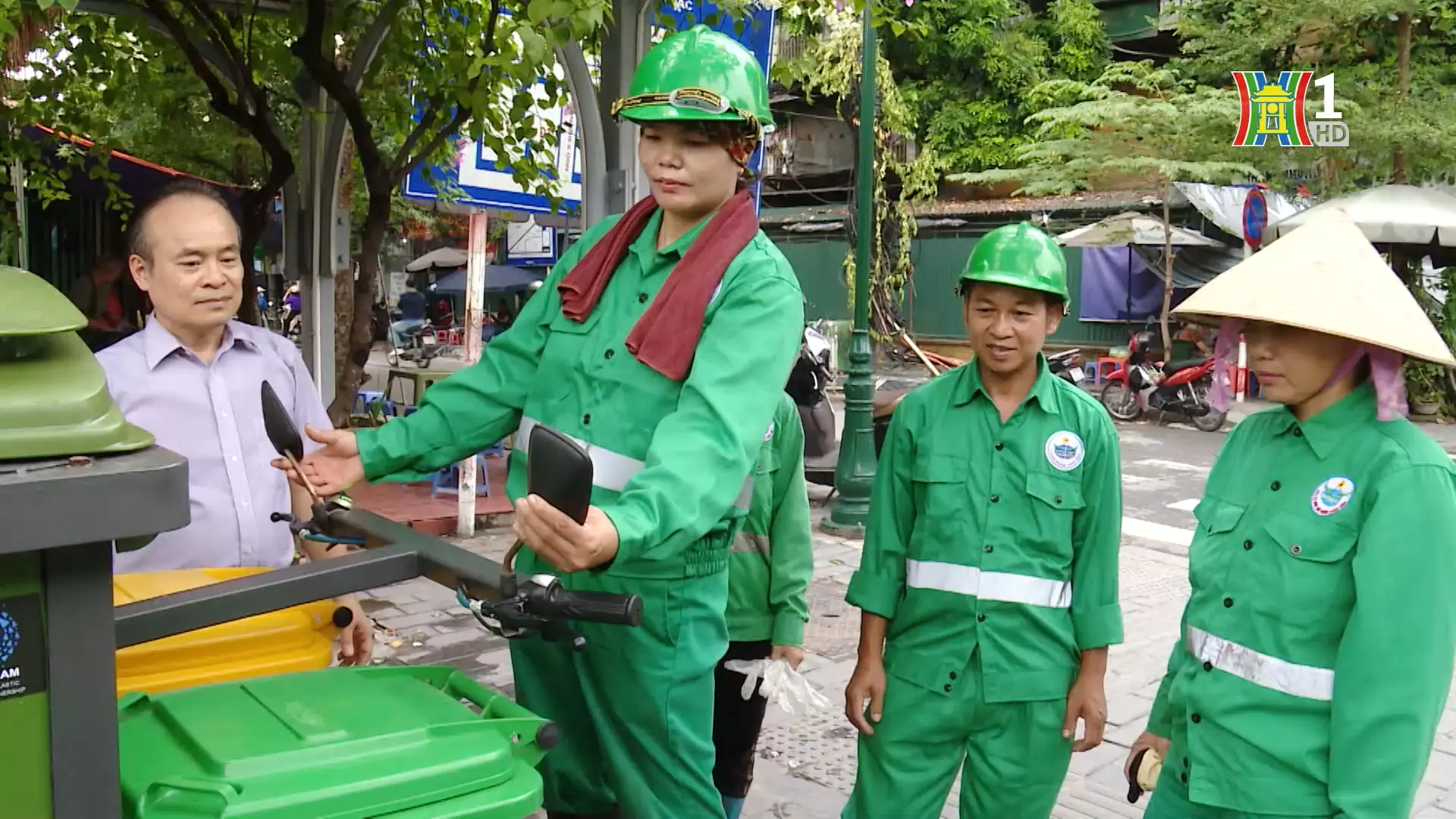Xe rác trợ lực, sáng kiến vì môi trường xanh - sạch  | Người tốt quanh ta | 10/09/2025